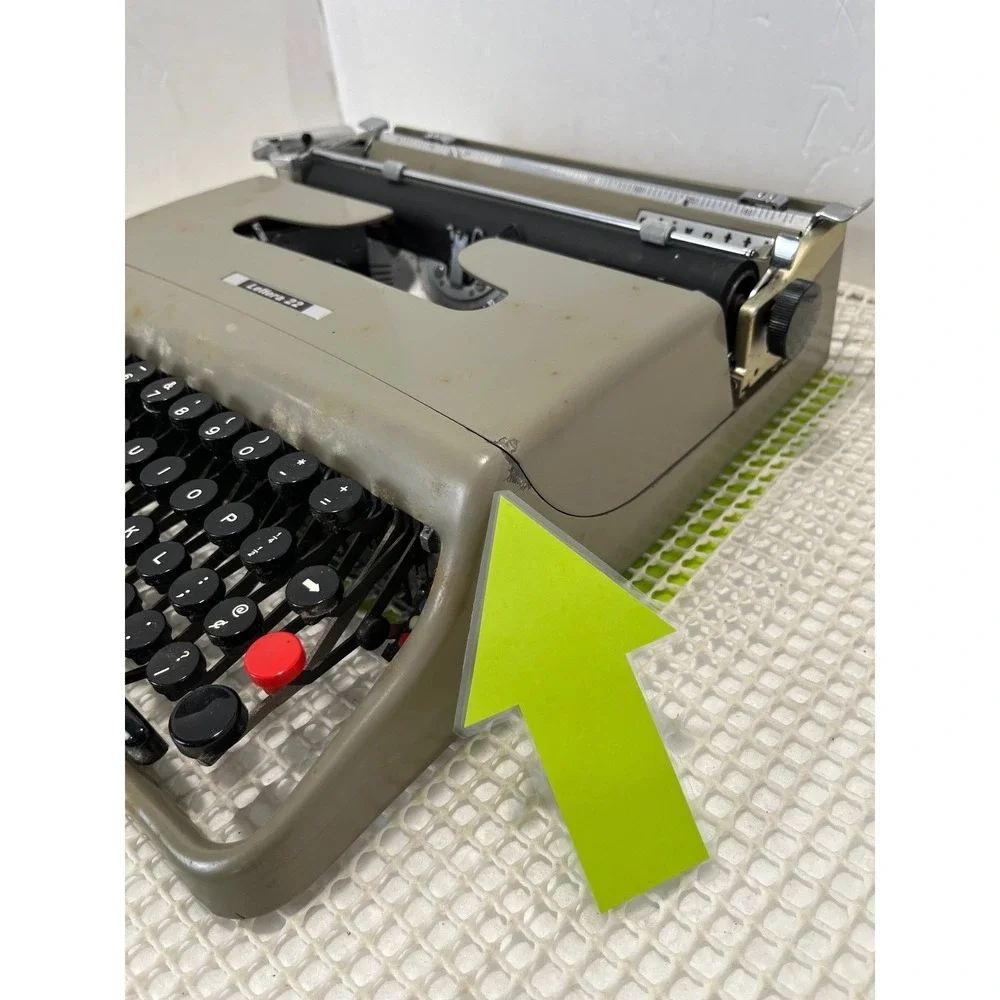 Vintage Olivetti Lettera 22 Portable Manual Typewriter with Case Made in Italy